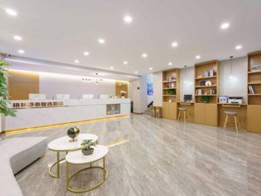 Green Tree Inn Dalian Railway Station People's Square Metro Station