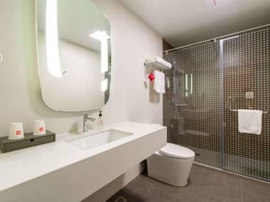 Ibis Dalian Yida Spring Field Hotel