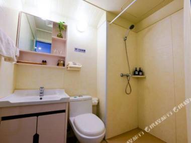 Xuexiao International Youth Apartment (Dalian Zhongshan Square Railway Station)