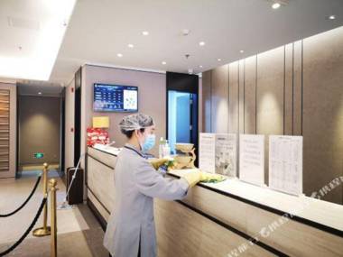 Home Inn Plus (Dalian Development Zone Jinma Road Wanda Plaza)