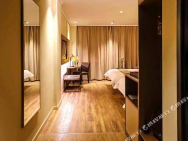 Home Inn Plus (Dalian Development Zone Jinma Road Wanda Plaza)