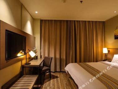 Home Inn Plus (Dalian Development Zone Jinma Road Wanda Plaza)