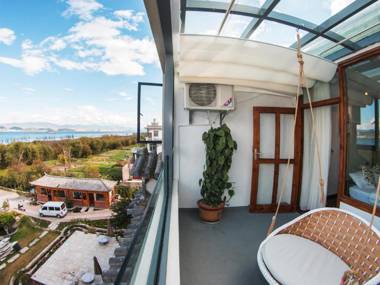 The Corner Seaview Hotel