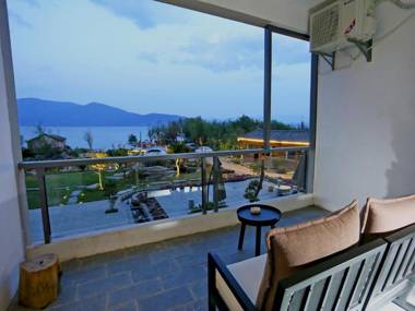 The Corner Seaview Hotel