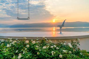 Dali Nest Secret Garden Lake View Inn