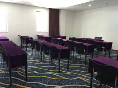 Super 8 Hotel Chongqing Shiqiaopu Metro Station