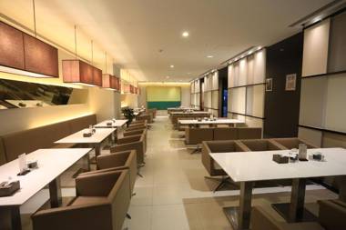 Jinjiang Inn Select Chongqing Caiyuanba Railway Station