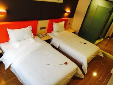 7Days Premium Chongqing Airport Light Rail Huixing Station Branch