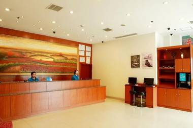 Hanting Hotel Chongqing North Railway Station South Square Metro Station