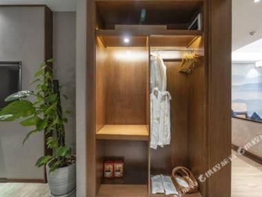 River Four Seasons Hotel