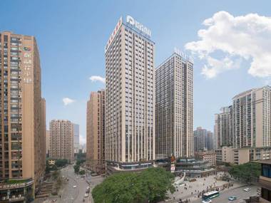 Vienna Hotel Chongqing Yangjiaping Pedestrian Street Light Railway Station