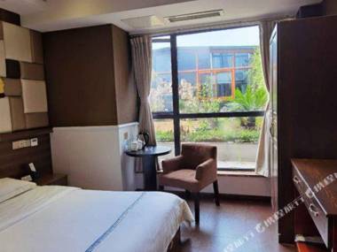 Junchen Business Hotel