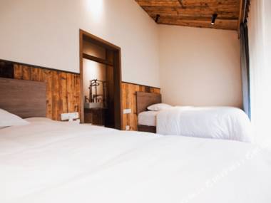 Tianchi Miao Village Boutique Hostel