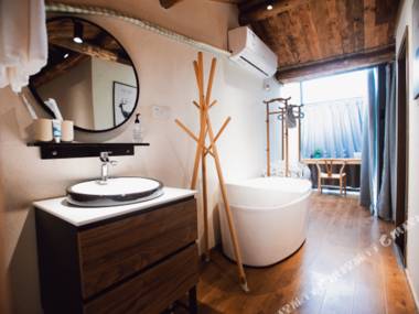 Tianchi Miao Village Boutique Hostel