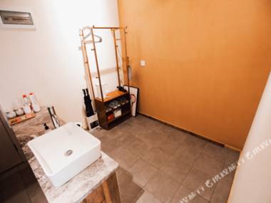 Tianchi Miao Village Boutique Hostel