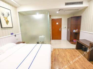 Gaoqi Holiday Hotel (Chongqing Daping Hospital Metro Station)