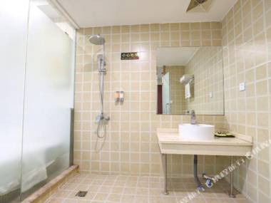 Gaoqi Holiday Hotel (Chongqing Daping Hospital Metro Station)