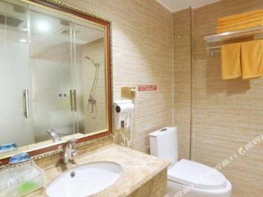 Yibainian Holiday Hotel