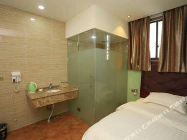 Yibainian Holiday Hotel