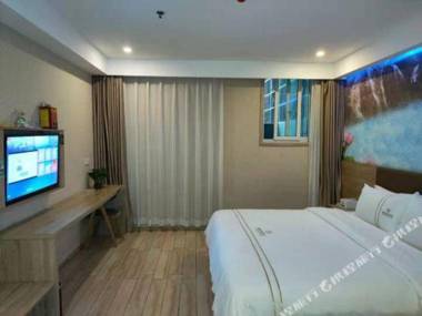 Yushangju Hotel(Chongqing Jinjian Road Metro Station)