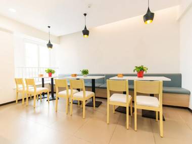 Hanting Hotel Chengdu East Railway Station