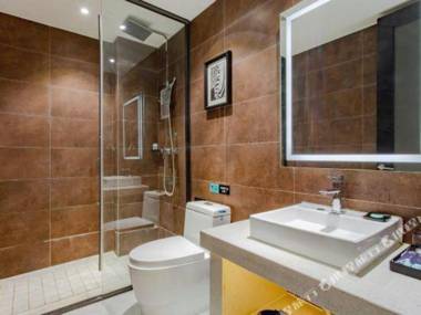 Xana Hotelle Chengdu Railway East Station West Square