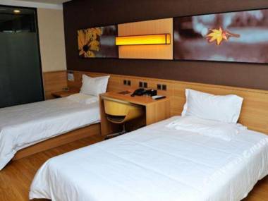 IU Hotel Chengdu Xipu Metro Station