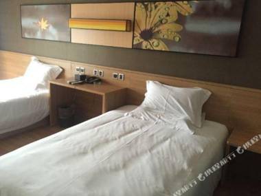 IU Hotel Chengdu Xipu Metro Station