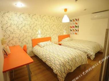 Bu Ding Yan Xuan Jiu Dian (Cheng Dou Shuang Qiao Lu Di Tie Zhan Wan Xiang Cheng Dian )