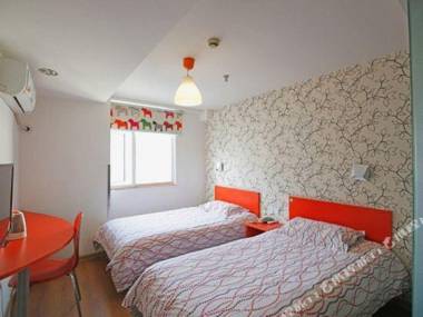 Bu Ding Yan Xuan Jiu Dian (Cheng Dou Shuang Qiao Lu Di Tie Zhan Wan Xiang Cheng Dian )