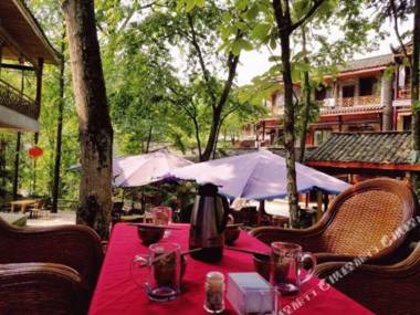 Qing Cheng Hou Shan You Yi Cun Ru Yi Shan Zhuang