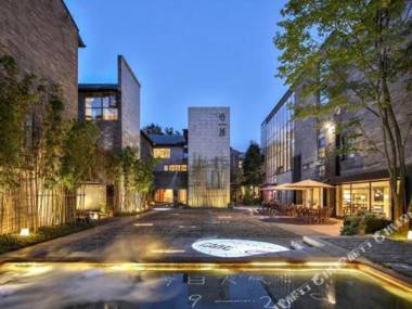 Xinyue Hot Spring Holiday Hotel