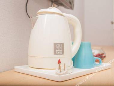 Qi Qi Jiu Dian (Cheng Dou Huo Che Bei Zhan Si Ma Qiao Di Tie Zhan Dian )