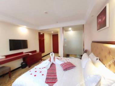 Lu Dao Jing Pin Jiu Dian Cheng Dou Long Zhua Yan Di Tie Jin Nan Tian Jie Dian