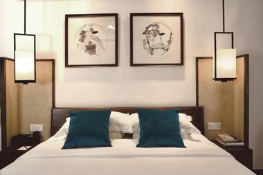 Yi Su Li - Courtyard in the City