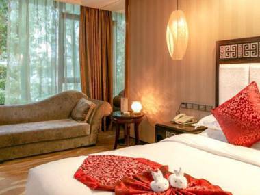 Caston Huanglong Hotel