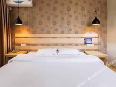 Qing Zhu Jiu Dian Dan Qing Bai He Chang Zhou Gao Tie Bei Zhan Dian