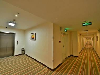 Super 8 Hotel Beijing Tiantan West Gate