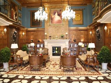 Spring Legend Holiday Hotel