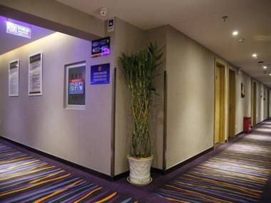 Super 8 Beijing Chaoyang Park Dongfeng South Road Hotel