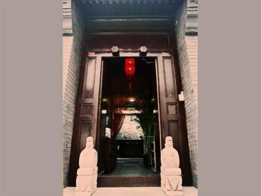 Kelly‘s Courtyard Hotel