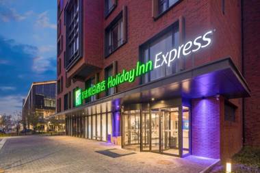 Holiday Inn Express Beijing Shijingshan Lakeview an IHG Hotel