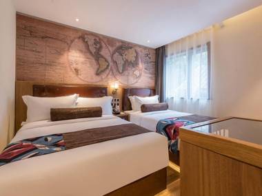 James Joyce Coffetel· Beijing Subway Station