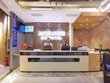 James Joyce Coffetel South Beijing Railway Station Fangzhuang Puhuangyu Metro Station