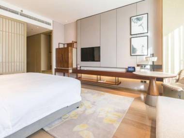 Yinbao Jianguo Hotel