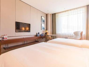 Yinbao Jianguo Hotel