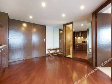 Jingguang Center Apartment Hotel