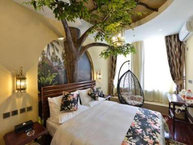 Weese Theme Hotel (Beijing Songjiazhuang Metro Station)