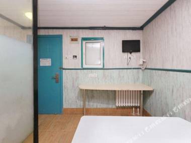 Beijing Leaf Theme Hotel