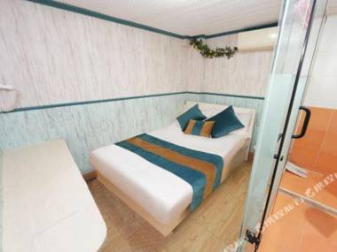 Beijing Leaf Theme Hotel